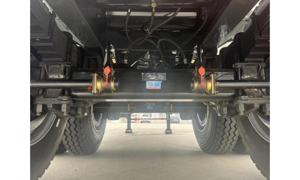 Полуприцеп цементовоз TONGYADA 28T CEMENT TANKER TRAILER