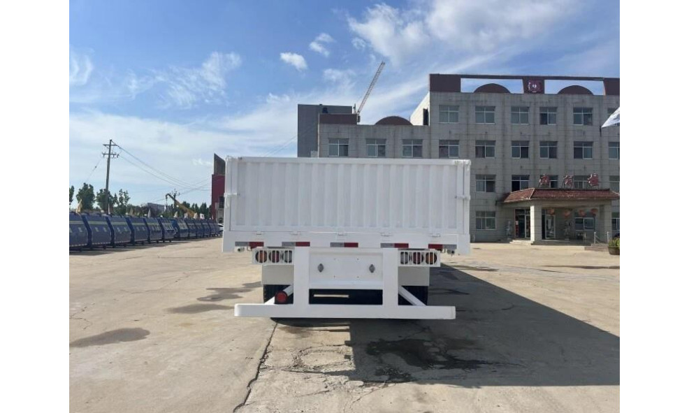 Полуприцеп скотовоз TONGYADA 3AXLES SIDE WALL SEMI TRAILER