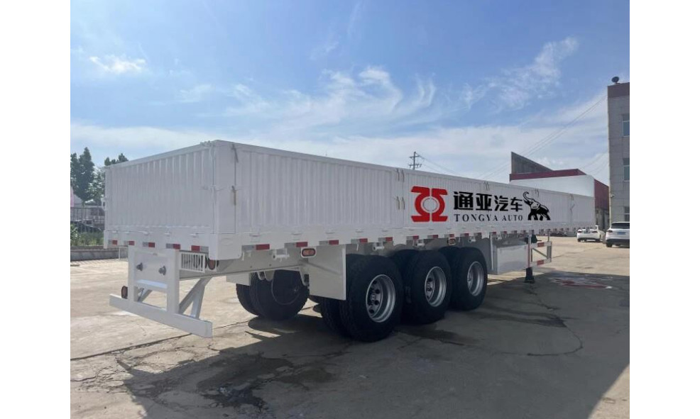 Полуприцеп скотовоз TONGYADA 3AXLES SIDE WALL SEMI TRAILER