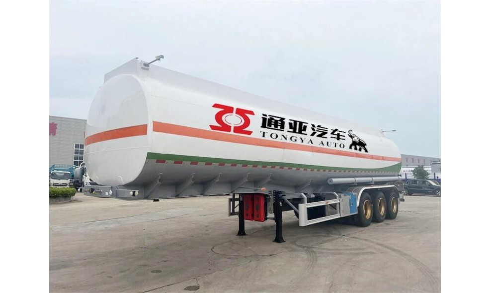 Полуприцеп-бензовоз TONGYADA 45000L FUEL TANKER SEMI TRAILER