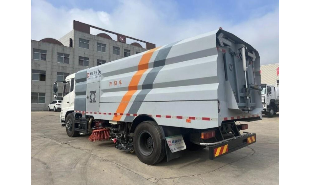Подметально-уборочная машина TONGYADA ROAD SWEEPER TRUCK
