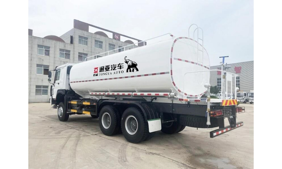 Поливочная машина TONGYADA WATERING TRUCK