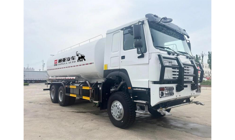 Поливочная машина TONGYADA WATERING TRUCK
