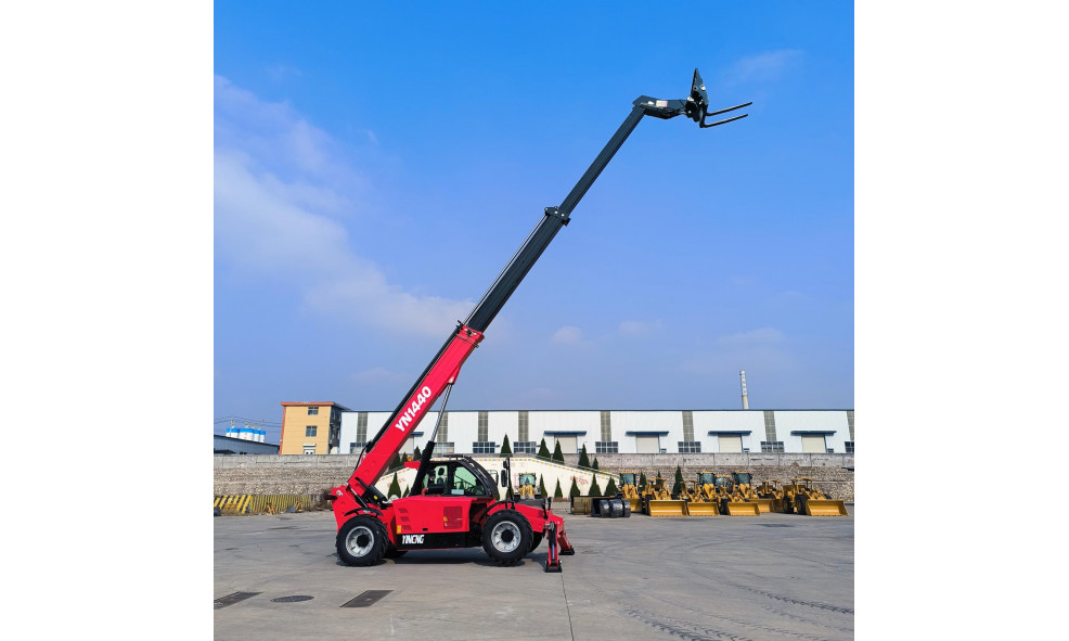 Телескопический погрузчик YINENG YN735